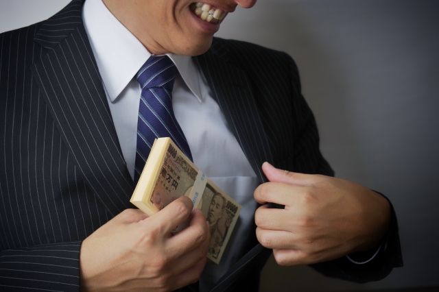 闇金業者は懐にお金を入れる。湯沢市の闇金被害の相談は弁護士や司法書士に無料でできます